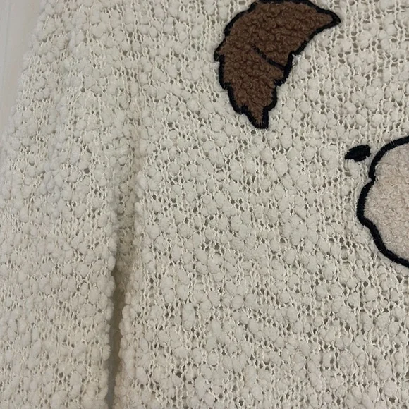 Spring sweater, white with bear face. - Picture 4 of 4